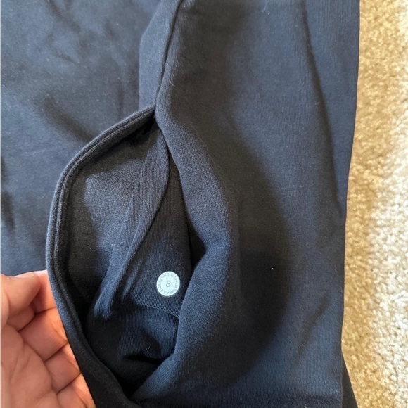Lululemon Scuba Crew Neck Sweatshirt in Black Size 8 - Picture 10 of 11
